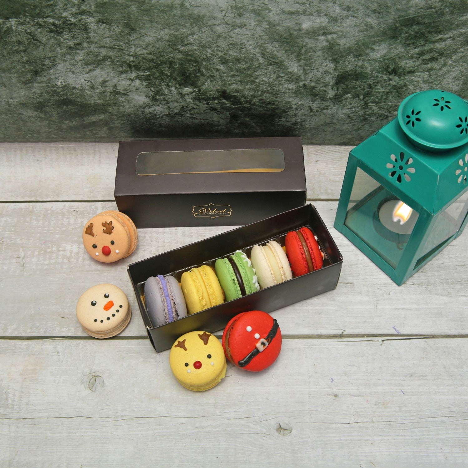 Christmasy Macarons box