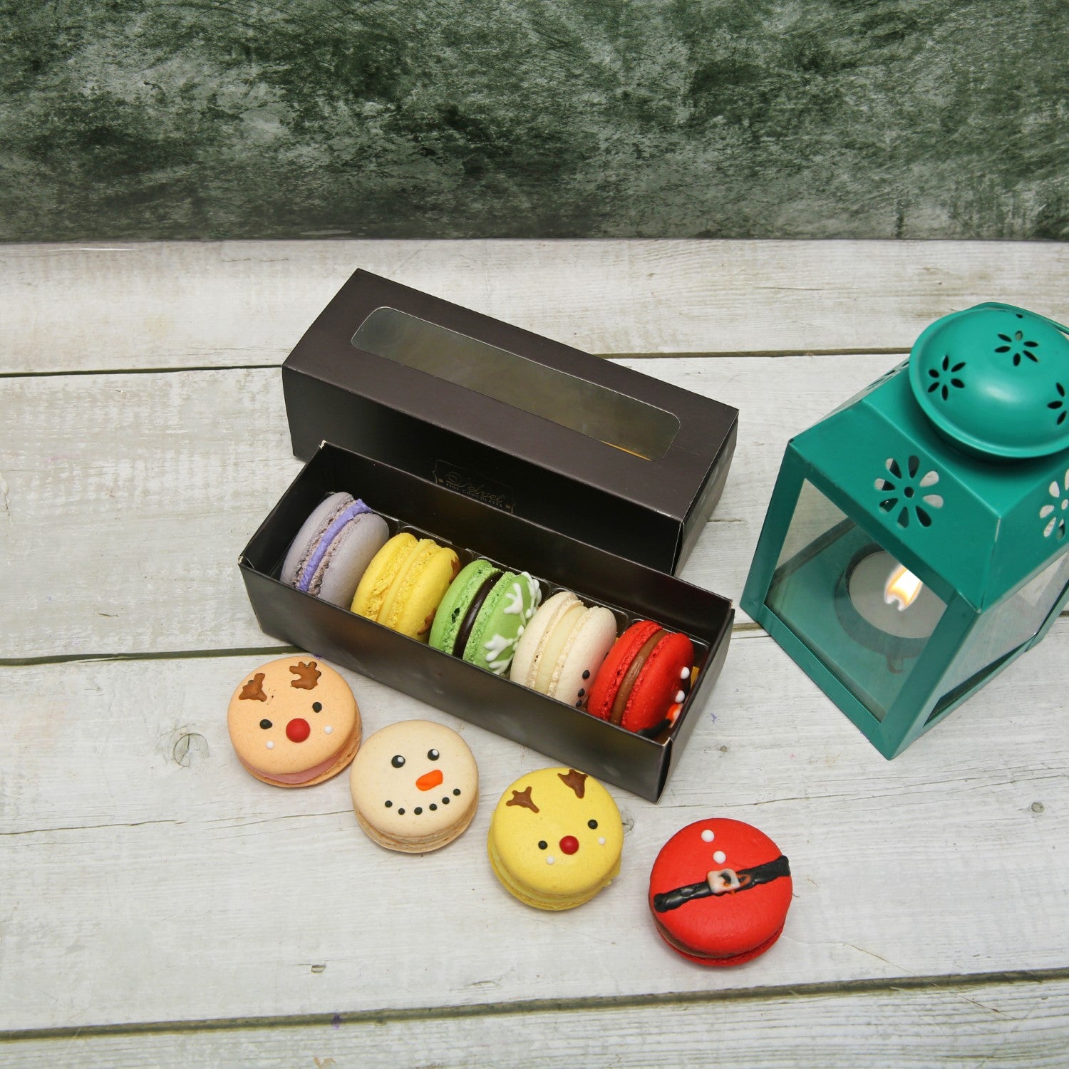 Christmasy Macarons box