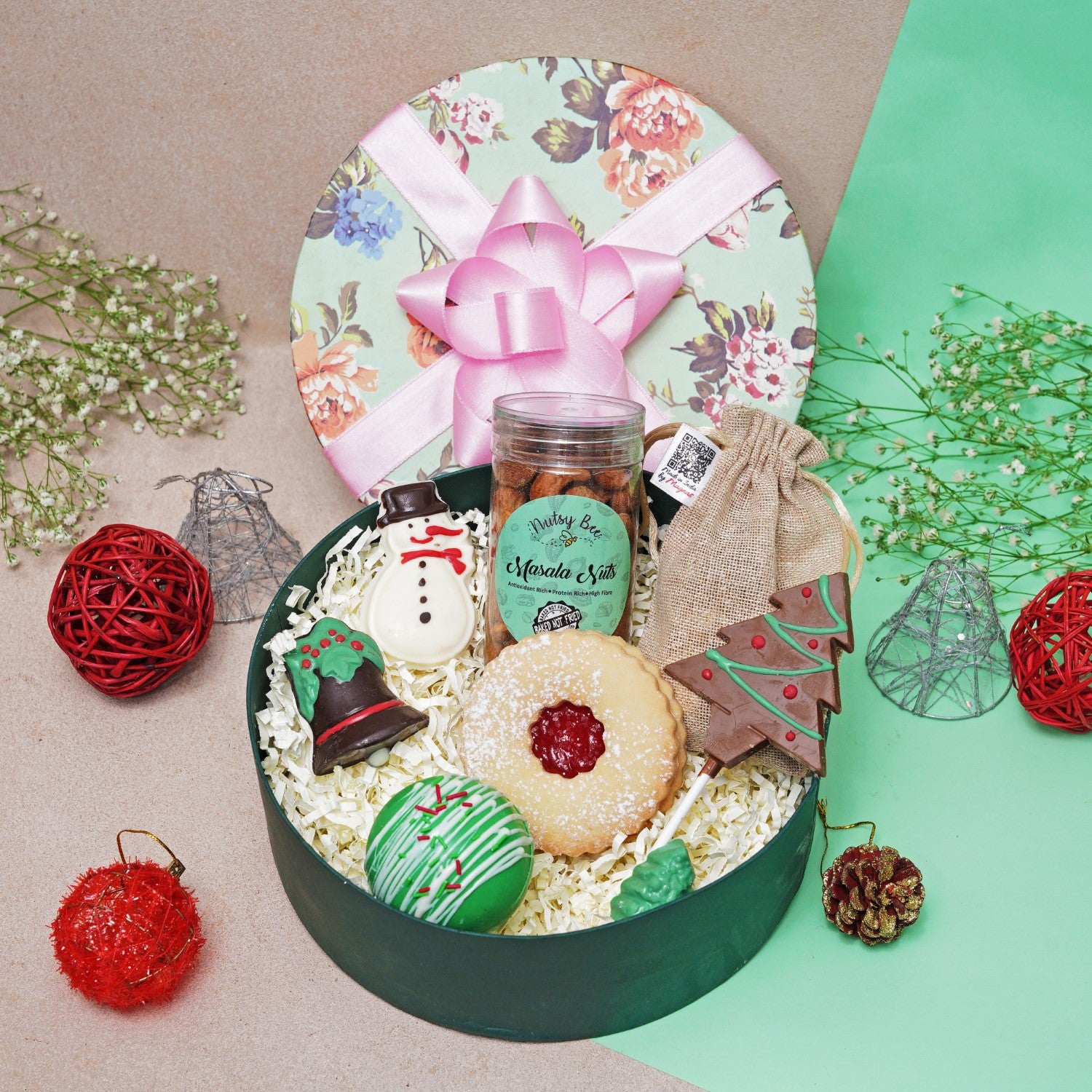 The Holiday Essence Box