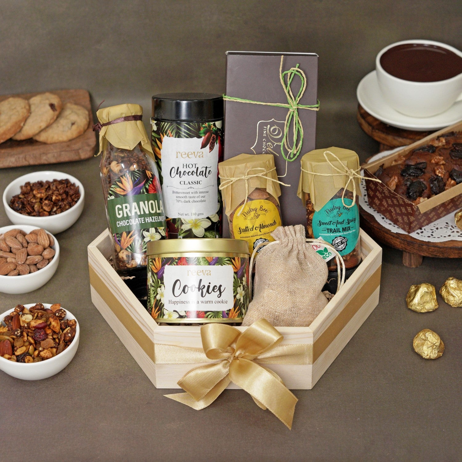 Bond over bites hamper