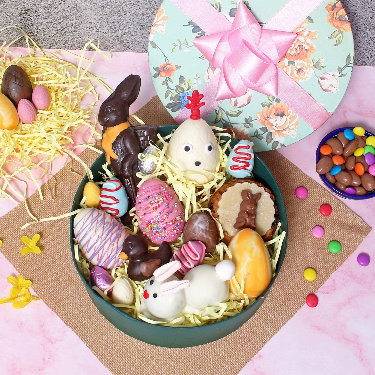 Round Easter hamper
