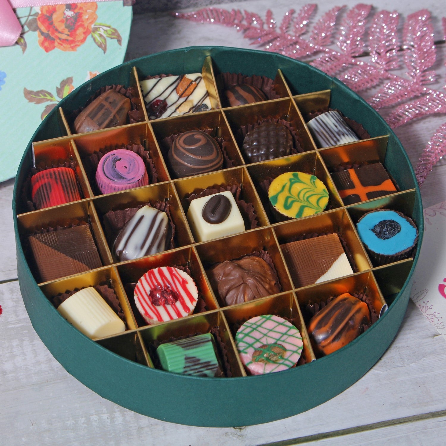 Round sweet box – Velvet Fine Chocolates